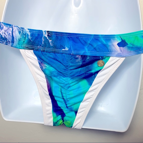 Brazilian Bikinis - Picture 2 of 3